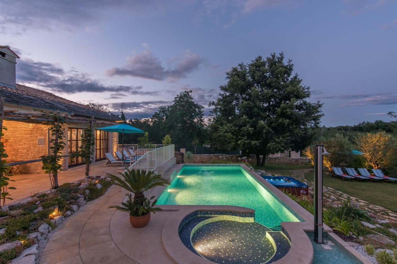 Family Villa Lipica With Private Pool And Jacuzzi Pazin Eksteriør billede