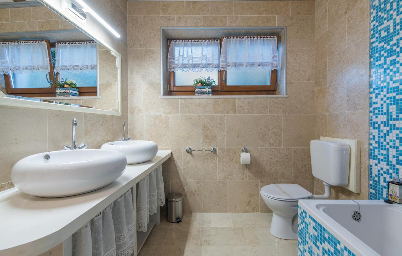 Family Villa Lipica With Private Pool And Jacuzzi Pazin Eksteriør billede
