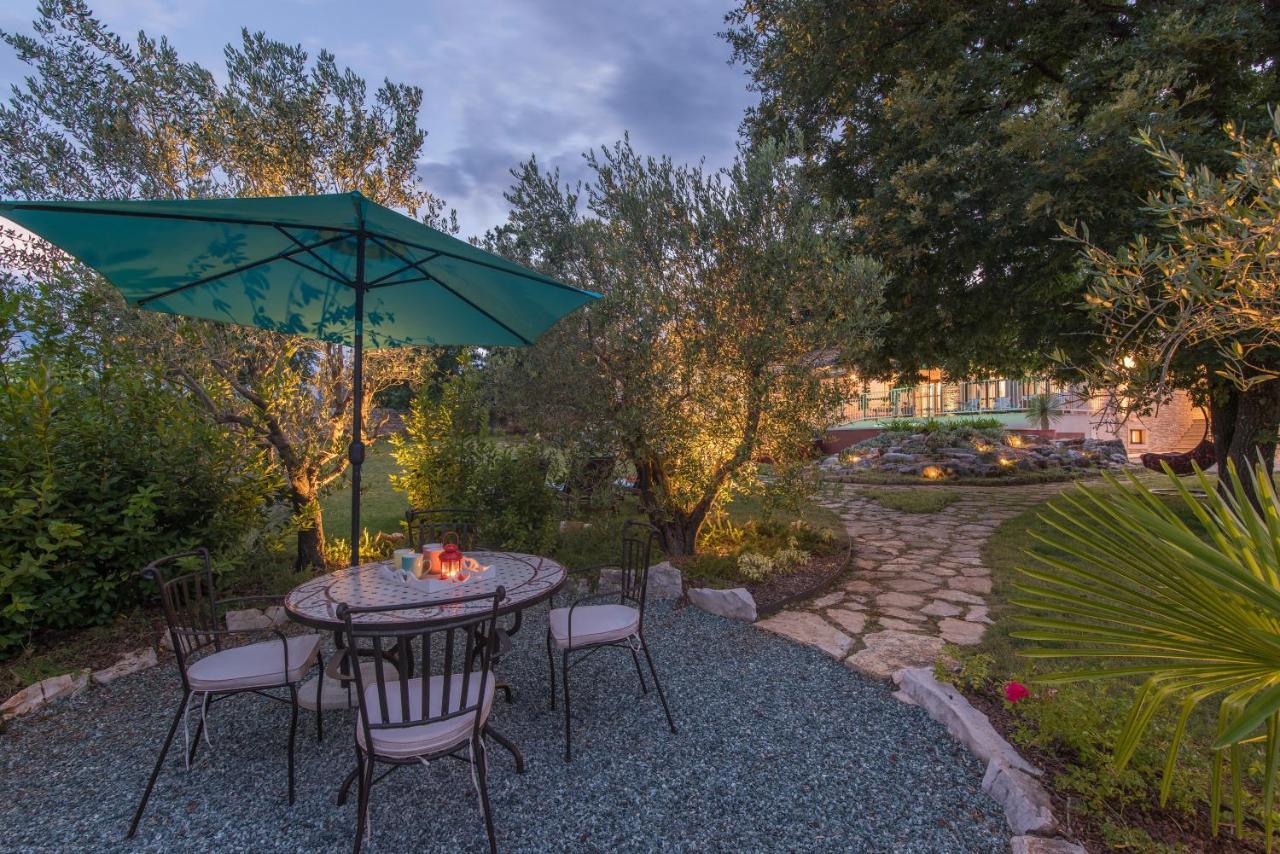 Family Villa Lipica With Private Pool And Jacuzzi Pazin Eksteriør billede