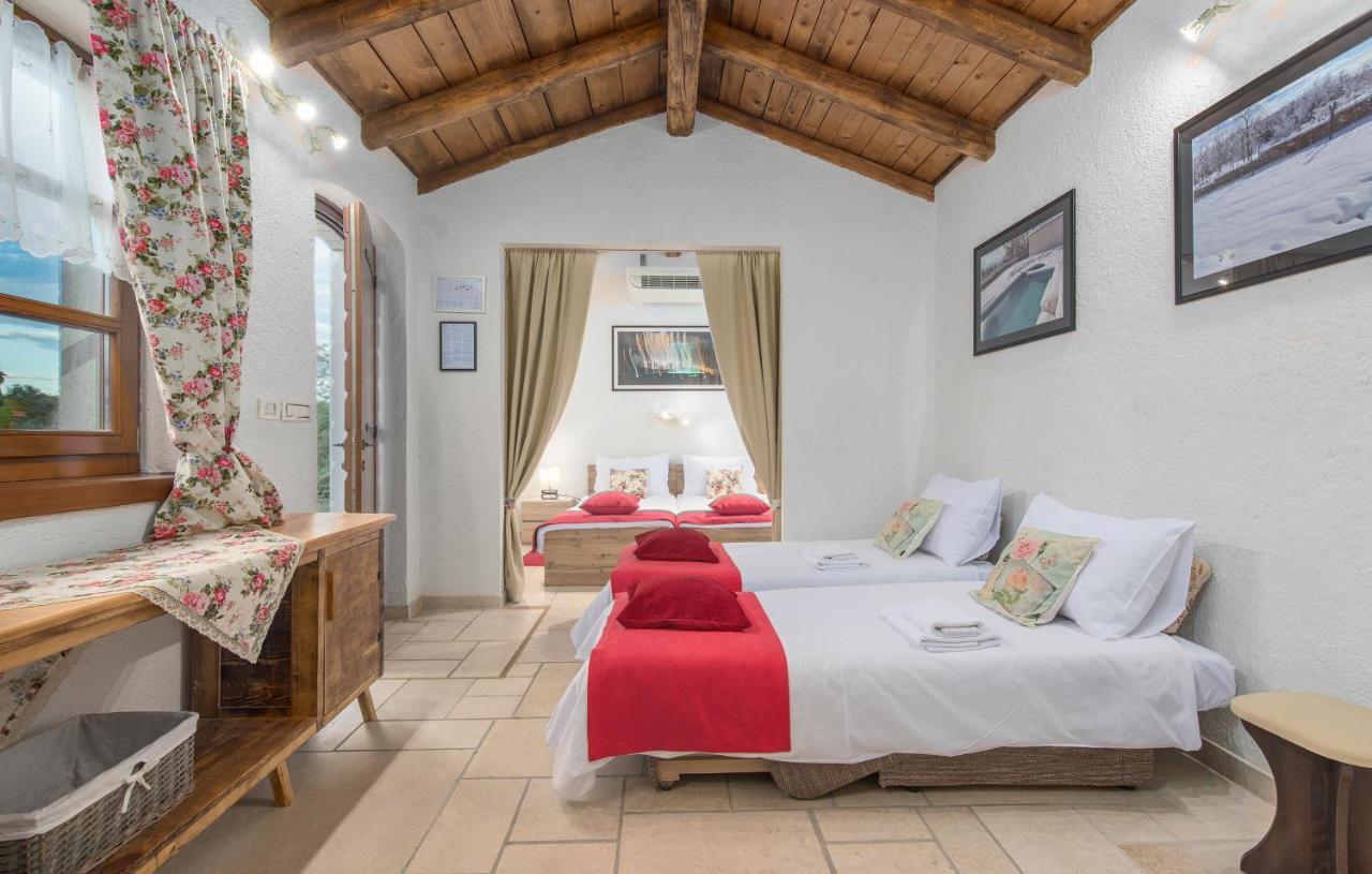 Family Villa Lipica With Private Pool And Jacuzzi Pazin Eksteriør billede
