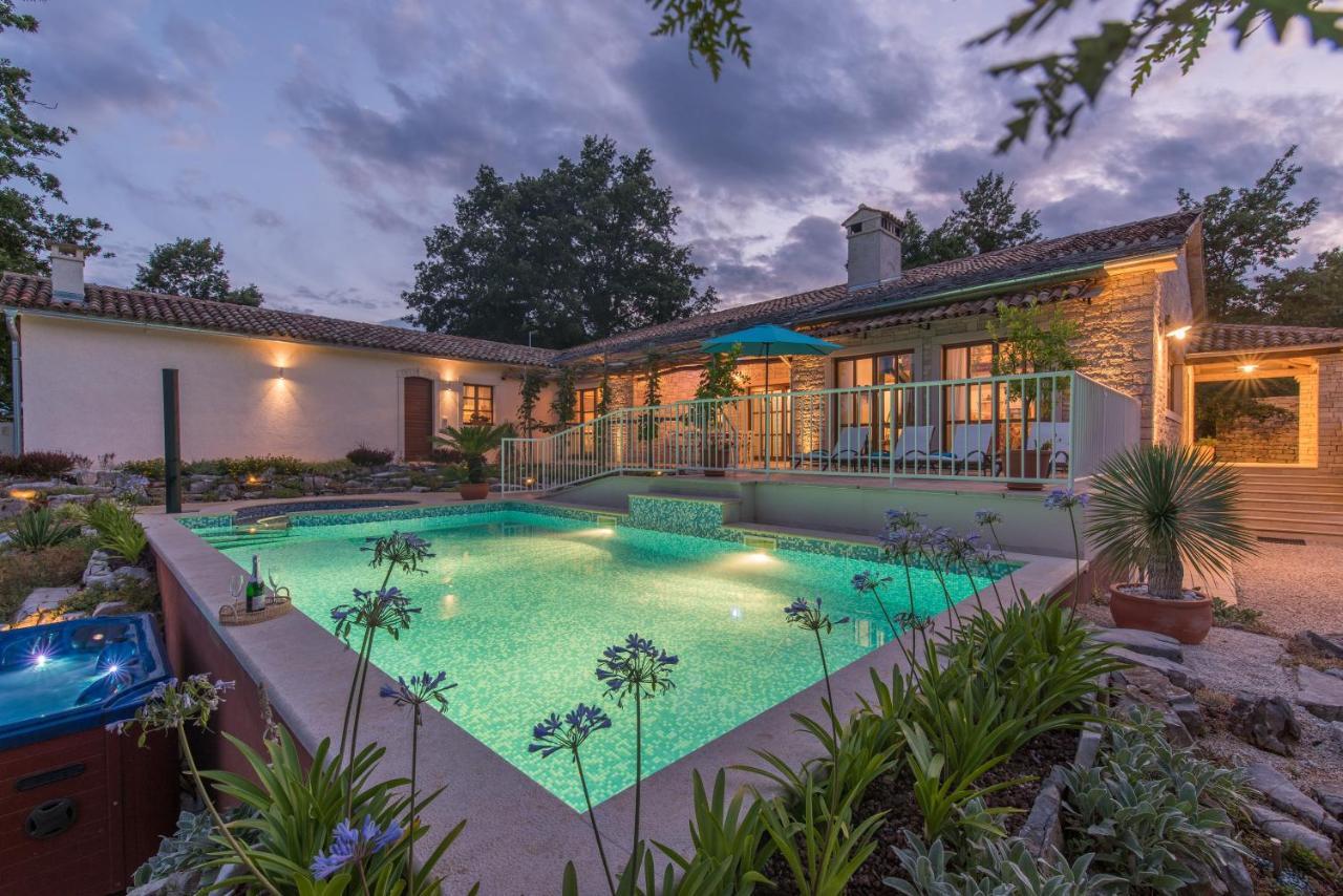 Family Villa Lipica With Private Pool And Jacuzzi Pazin Eksteriør billede