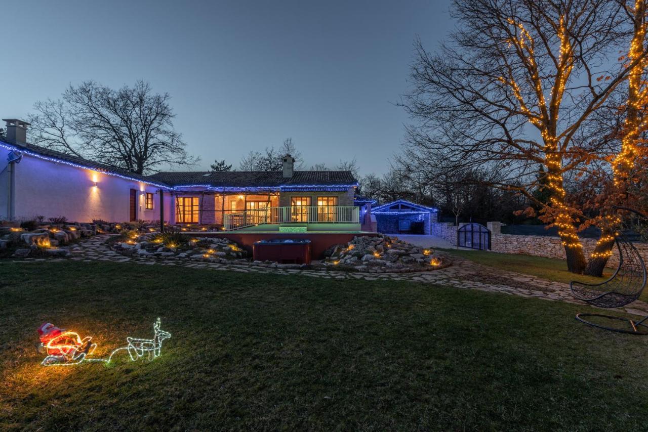 Family Villa Lipica With Private Pool And Jacuzzi Pazin Eksteriør billede