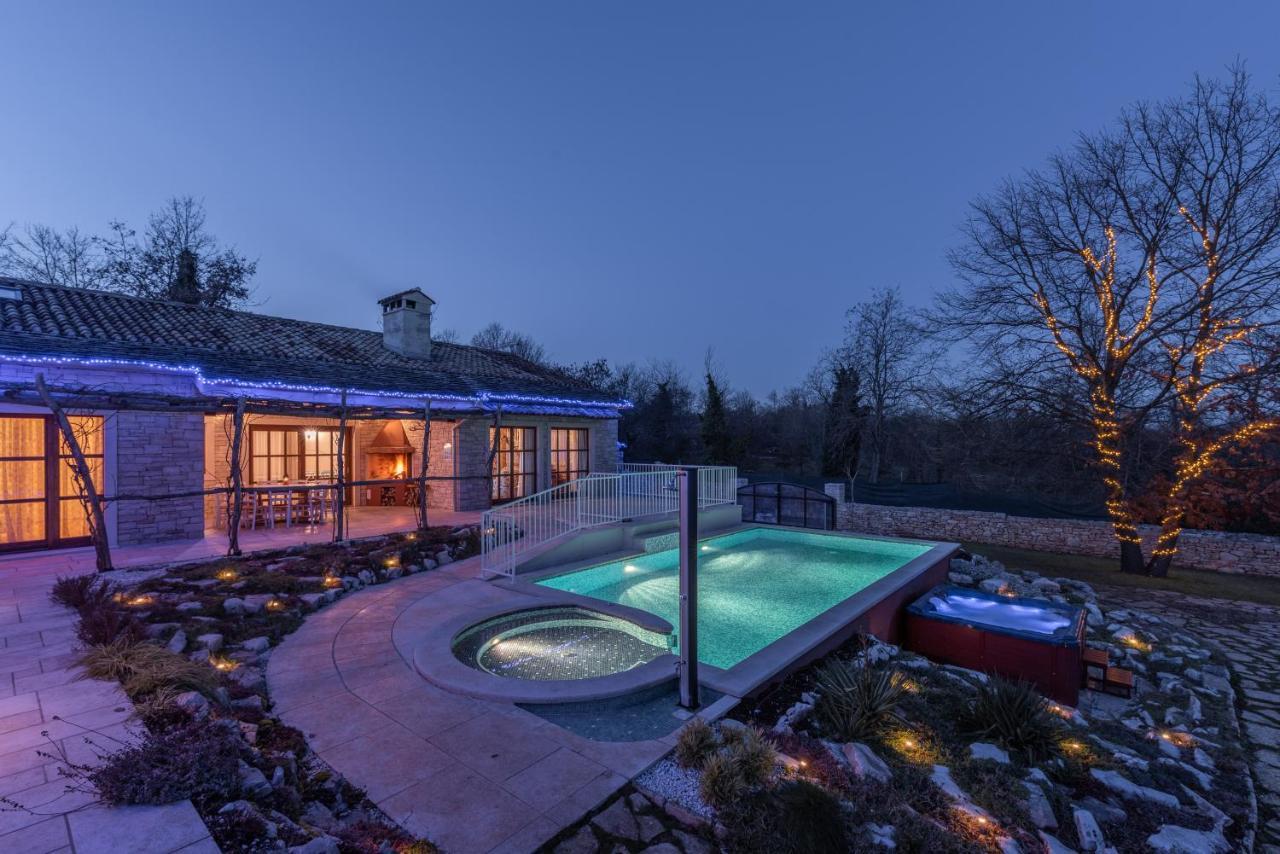 Family Villa Lipica With Private Pool And Jacuzzi Pazin Eksteriør billede