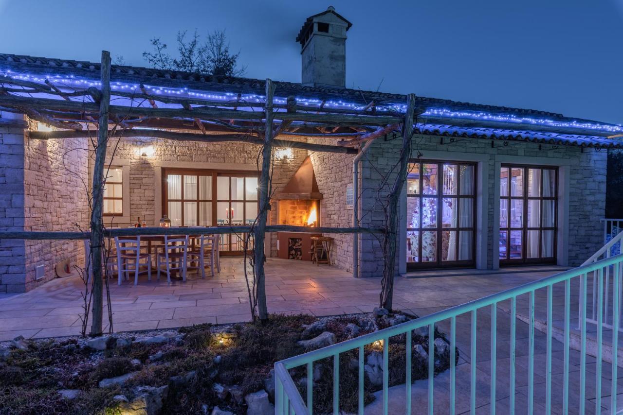 Family Villa Lipica With Private Pool And Jacuzzi Pazin Eksteriør billede
