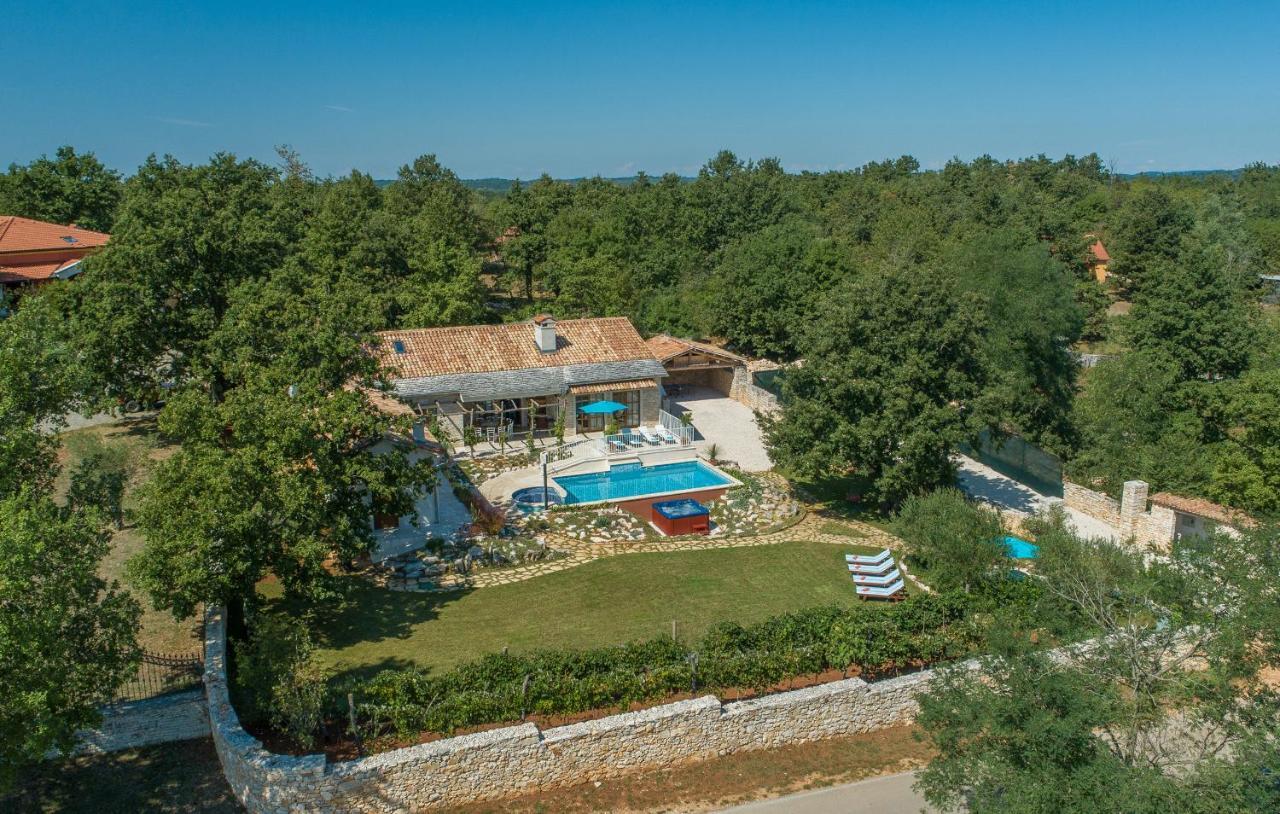 Family Villa Lipica With Private Pool And Jacuzzi Pazin Eksteriør billede