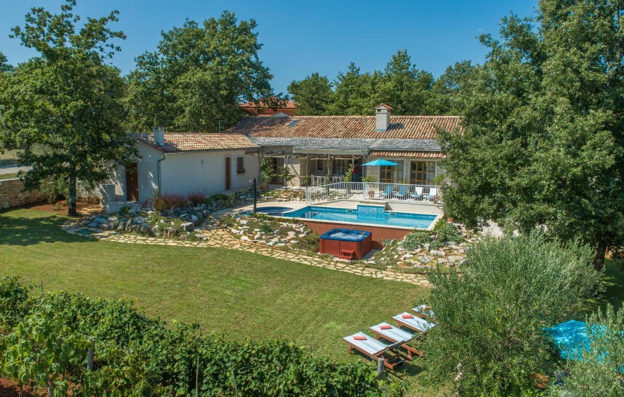 Family Villa Lipica With Private Pool And Jacuzzi Pazin Eksteriør billede