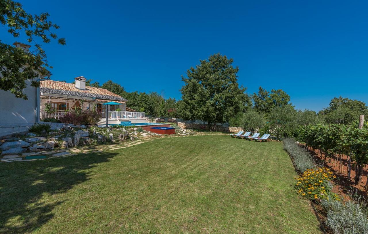 Family Villa Lipica With Private Pool And Jacuzzi Pazin Eksteriør billede