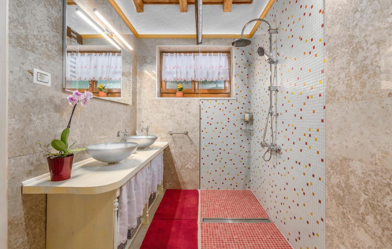Family Villa Lipica With Private Pool And Jacuzzi Pazin Eksteriør billede