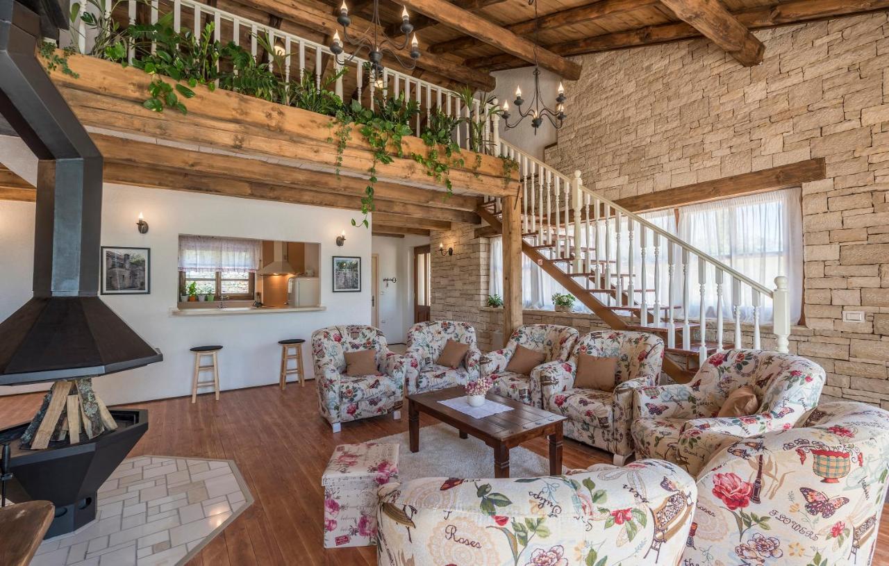 Family Villa Lipica With Private Pool And Jacuzzi Pazin Eksteriør billede