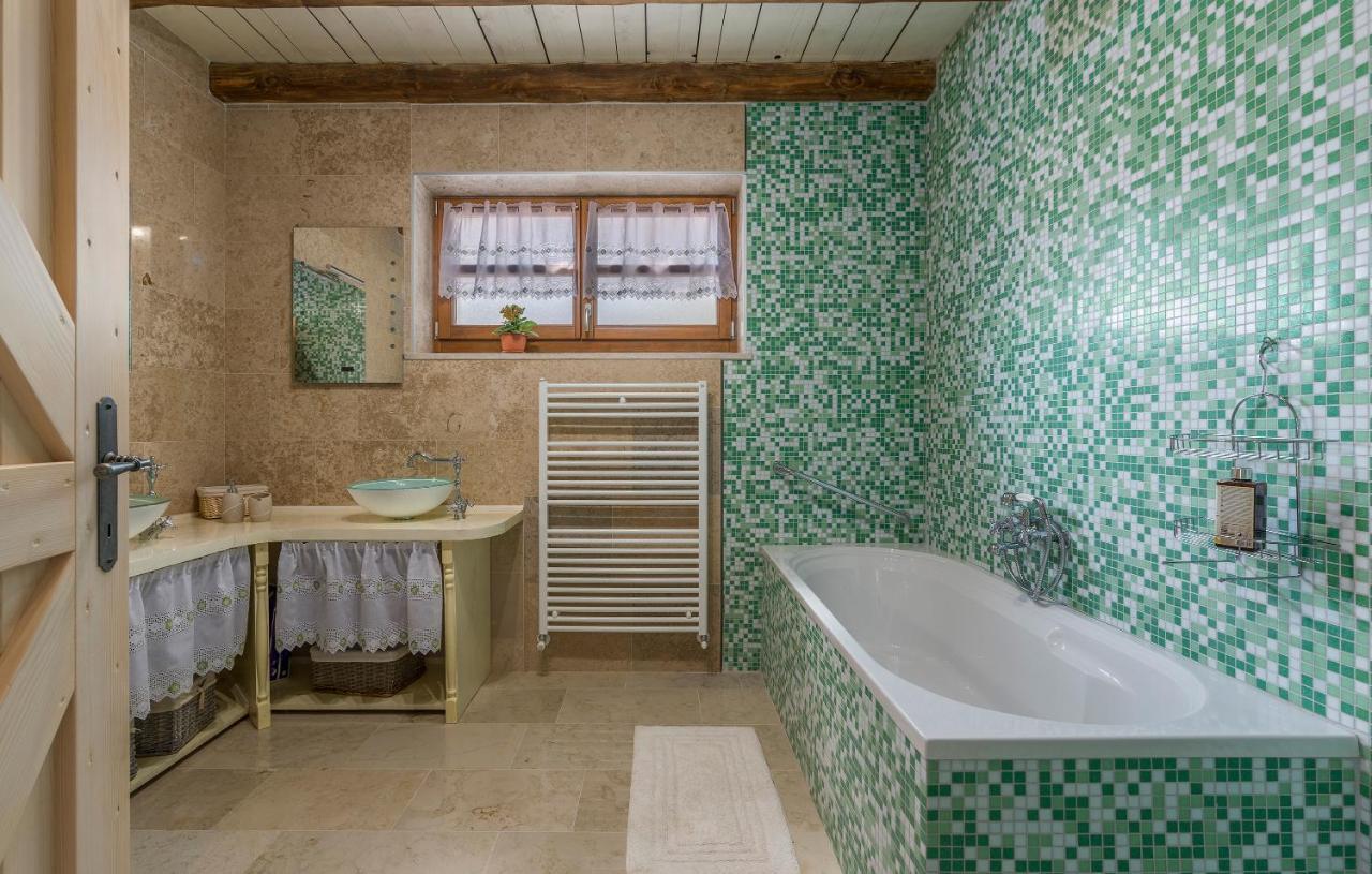 Family Villa Lipica With Private Pool And Jacuzzi Pazin Eksteriør billede