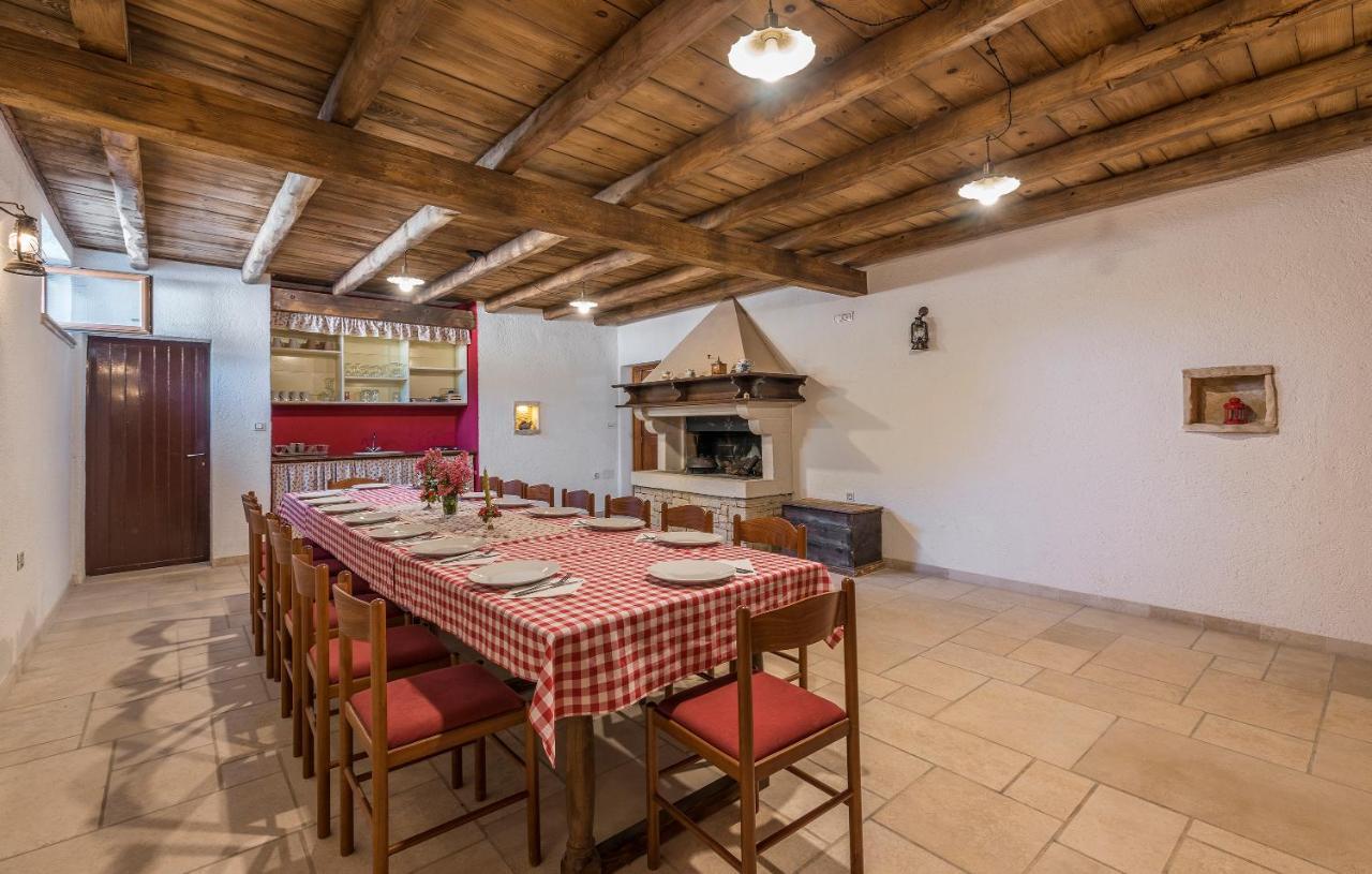 Family Villa Lipica With Private Pool And Jacuzzi Pazin Eksteriør billede